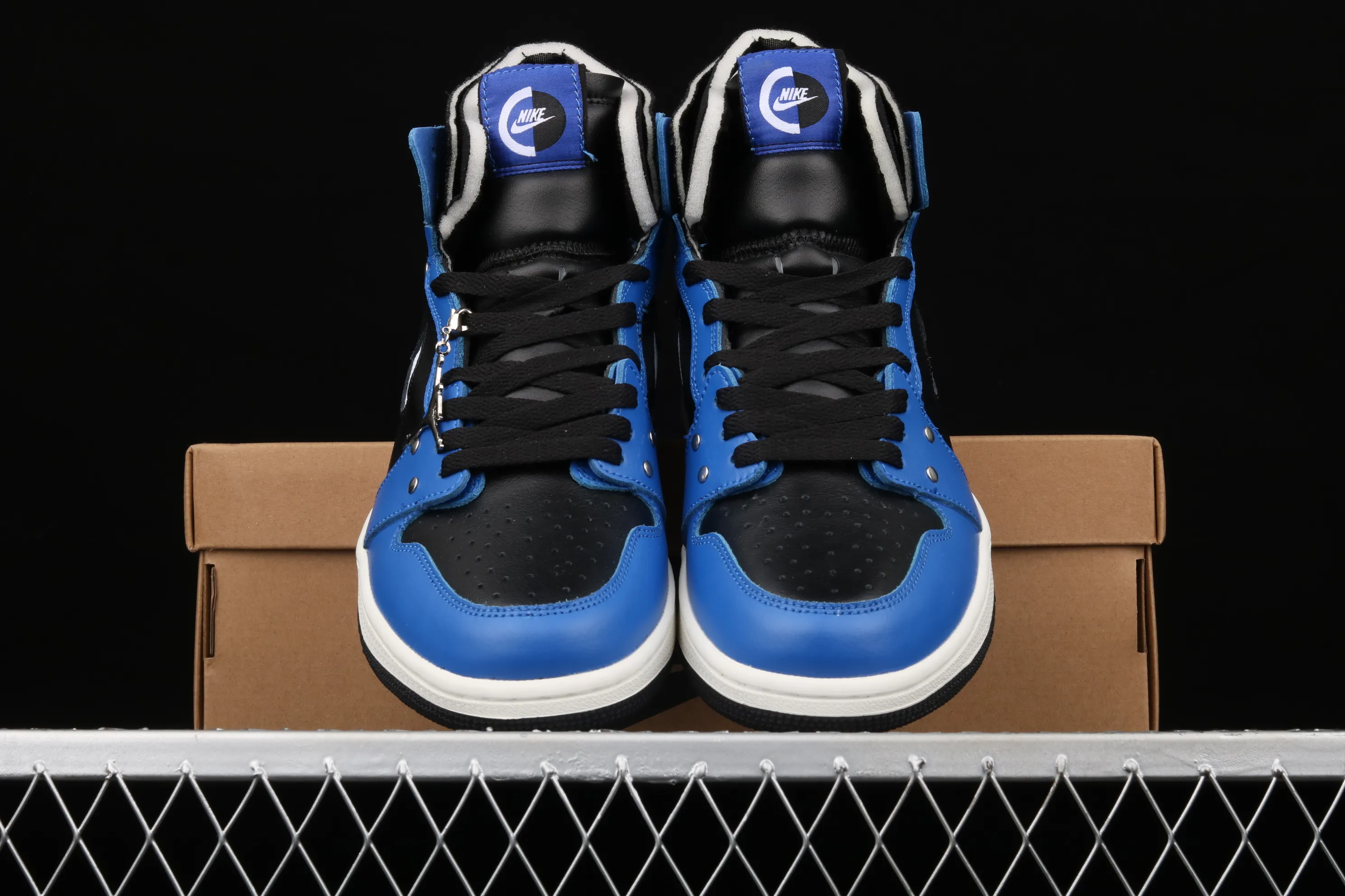All categories Air Jordan Jordan series basketball shoes Air Jordan 1 High Z version Air Jordan 1 Zoom Comfort SE "Hyper Royal" AJ1 Joe 1 metal rivets black and blue CZ1360-401